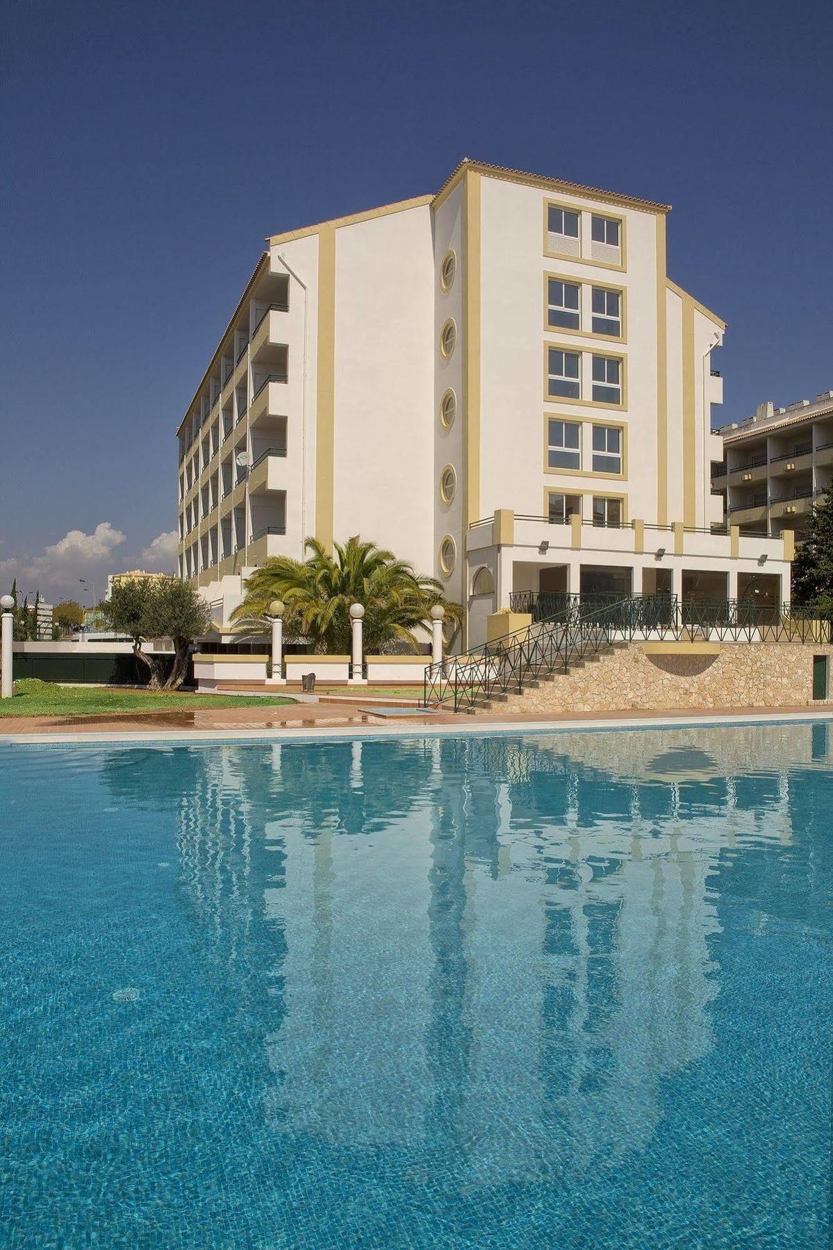 Ourabay - Art&holidays Apartahotel 4*